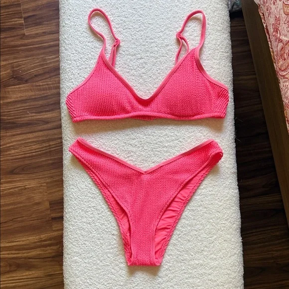 aerie Hot Pink Textured Bikini Top (M) & V‑Cut Bottom (S) - Picture 1 of 6